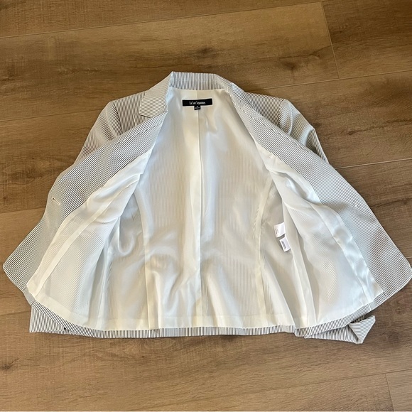 Le Suit Blazer Women 8 Seersucker Ibiza Pinstripe B/W Turn Back Cuff Career Boss - Picture 6 of 14